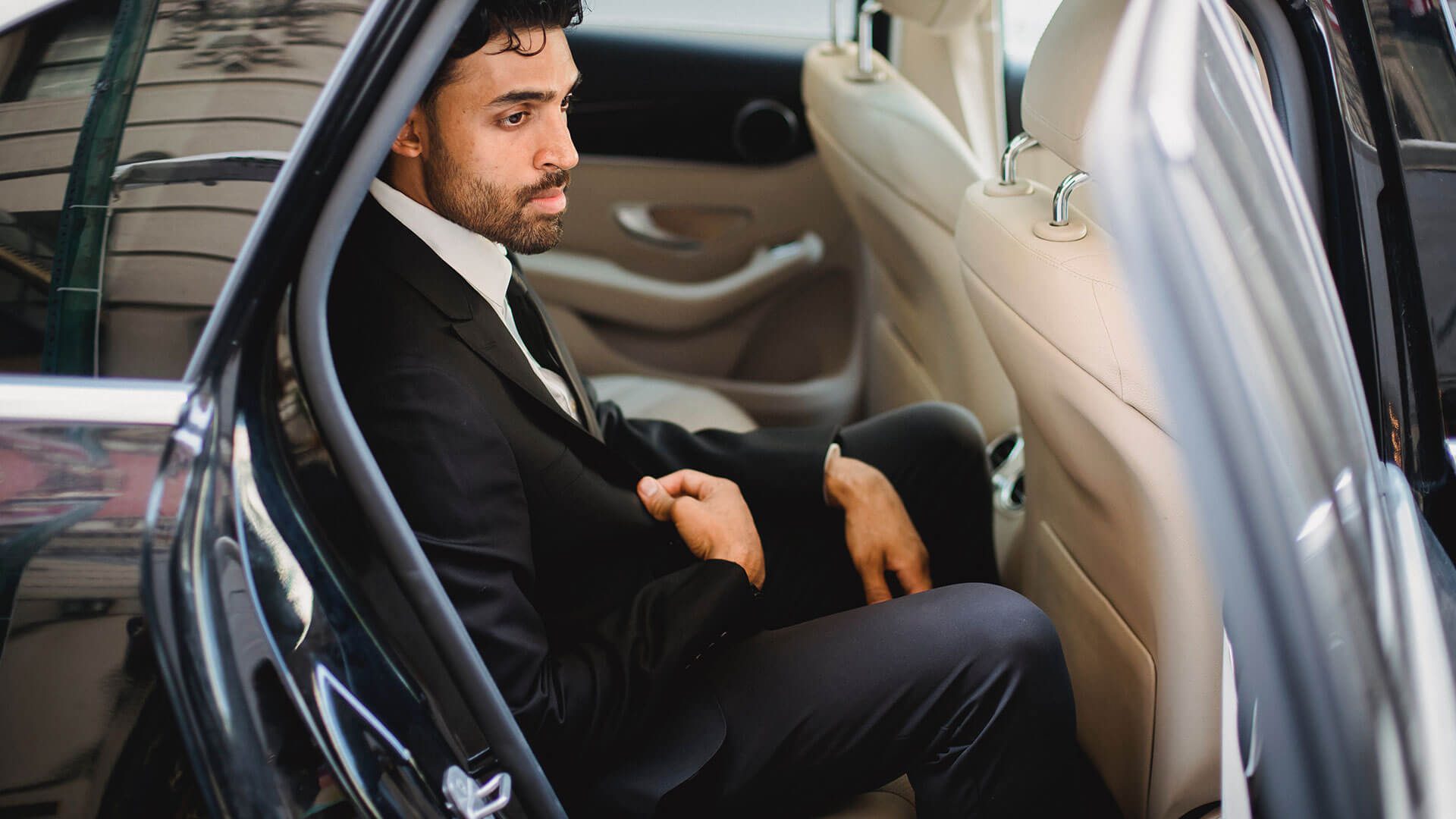 luxury chauffeur service Corporate chauffeur service Melbourne – executive business travel with professional driver
