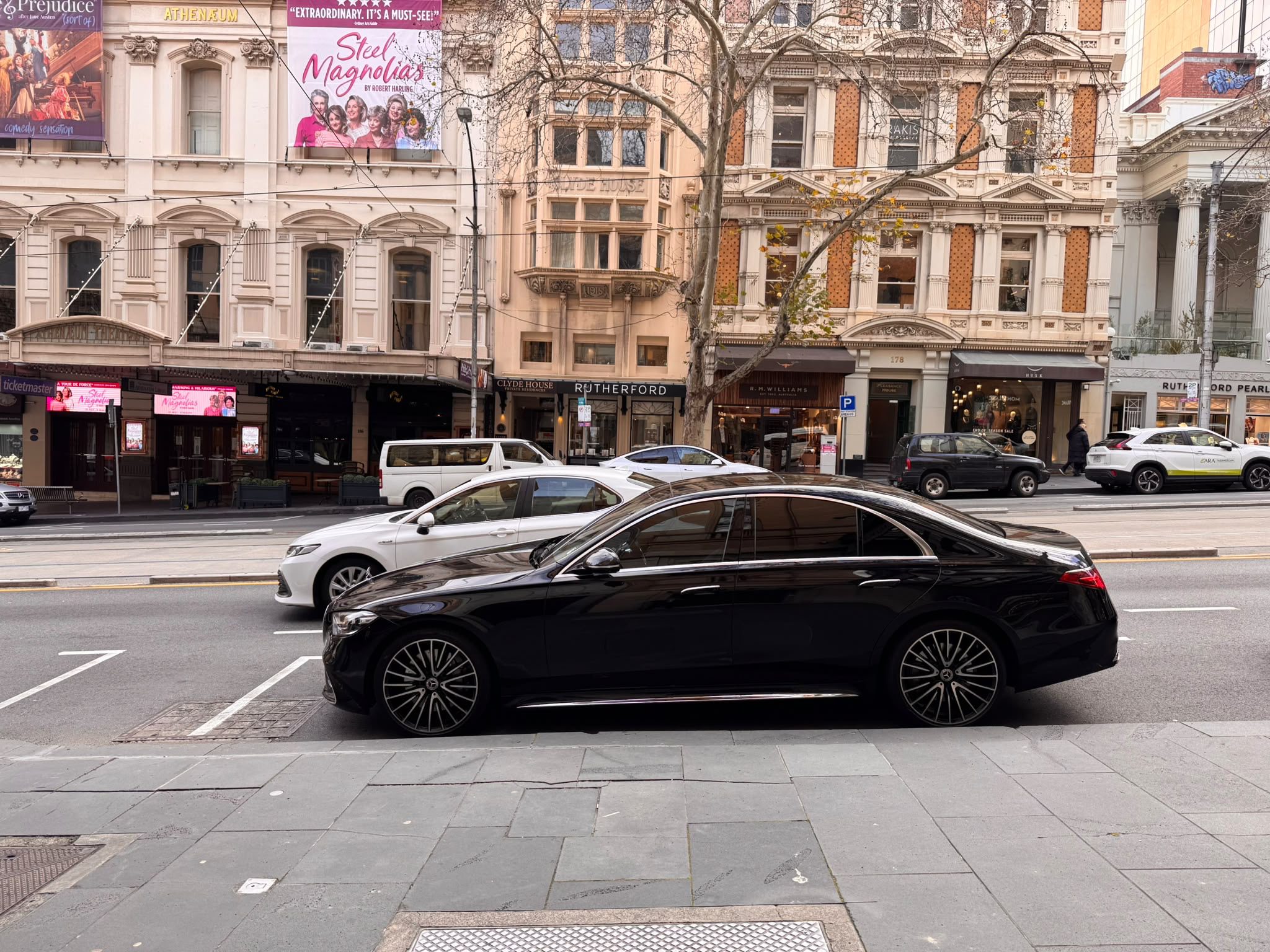 Luxury sedan chauffeur service in Melbourne | SkyLimos